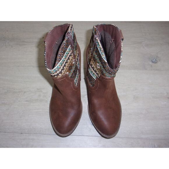 Maurices Brown Boots w Textile Detail - Picture 1 of 6